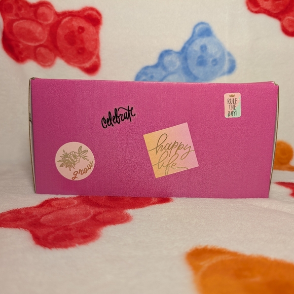 Assorted Wedding Items - Picture 2 of 7